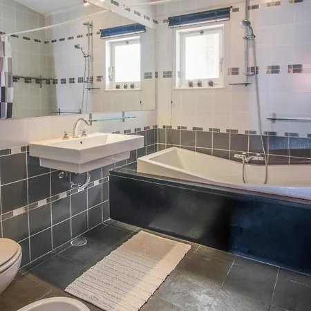 Casa Montaza 4 Bedroom With Private Pool In لاغوس